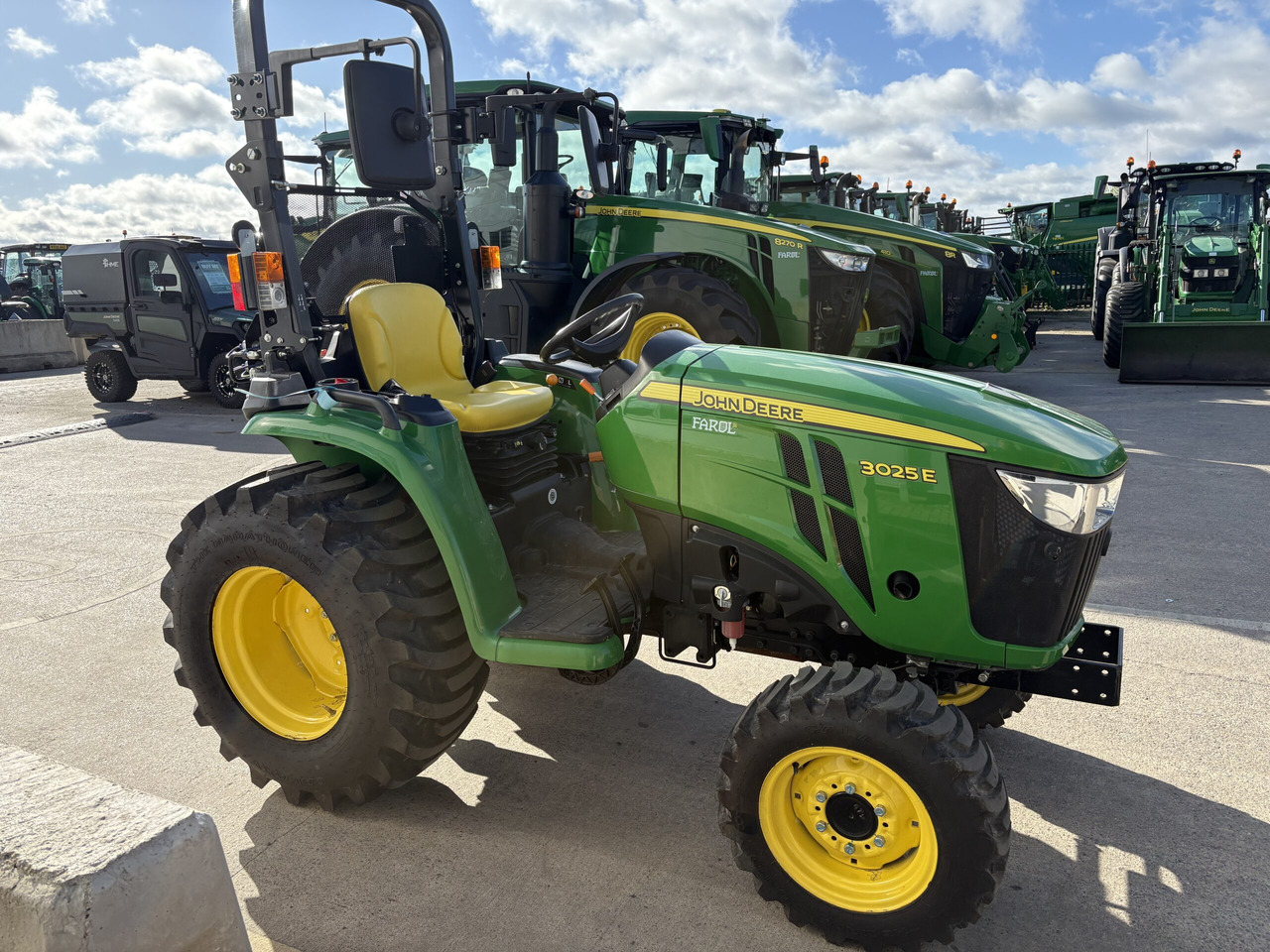John Deere 3025E Compact tractor - Malotraktor: obrázek 2 John Deere 3025E Compact tractor - Malotraktor: obrázek 2