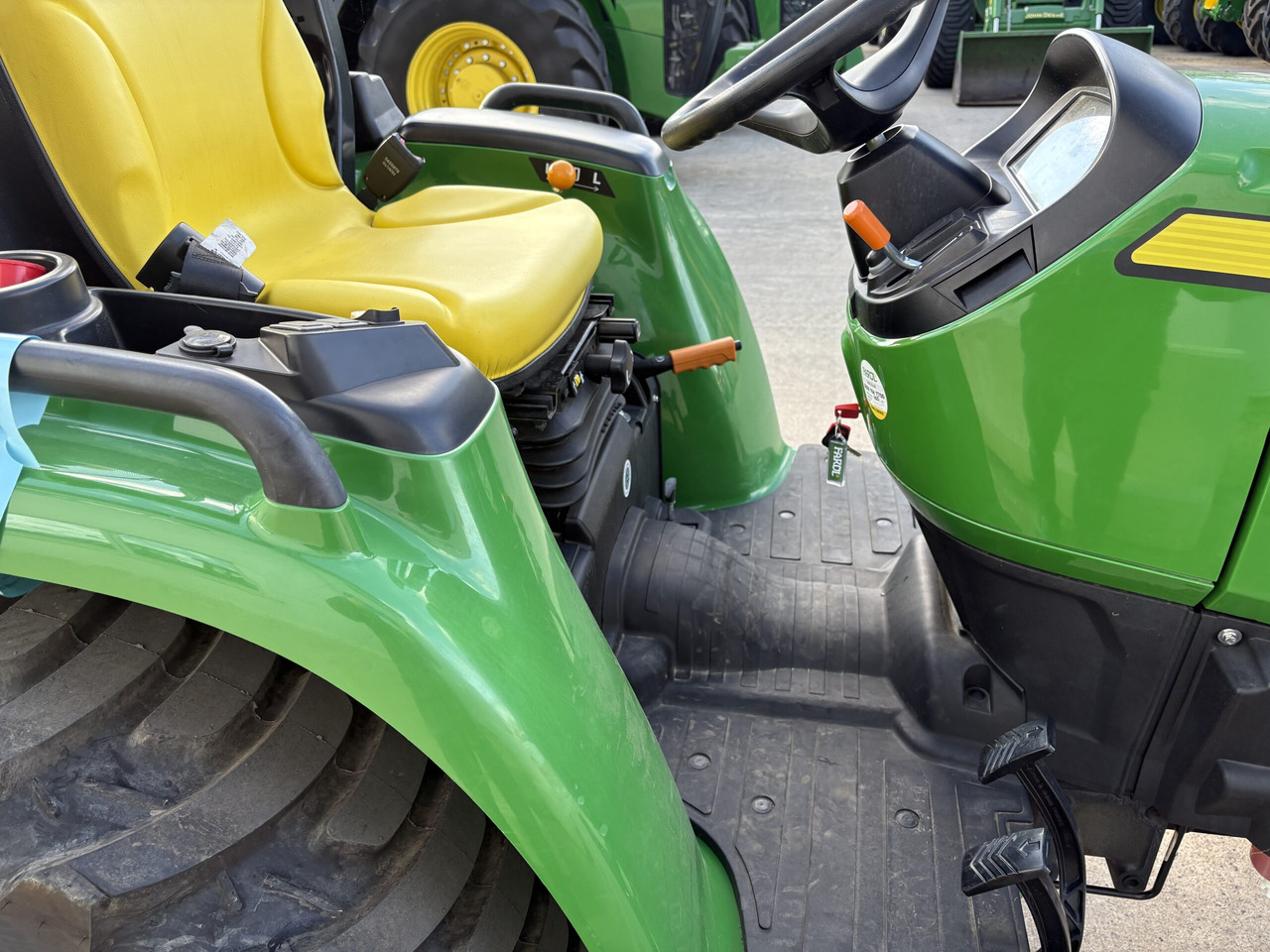 John Deere 3025E Compact tractor - Malotraktor: obrázek 5 John Deere 3025E Compact tractor - Malotraktor: obrázek 5