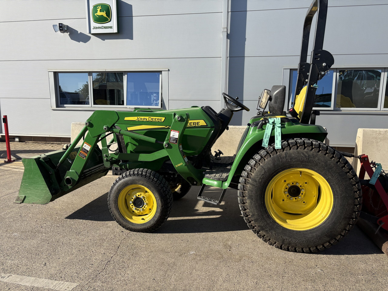 John Deere 3036E compact tractor with Loader - Malotraktor: obrázek 1 John Deere 3036E compact tractor with Loader - Malotraktor: obrázek 1