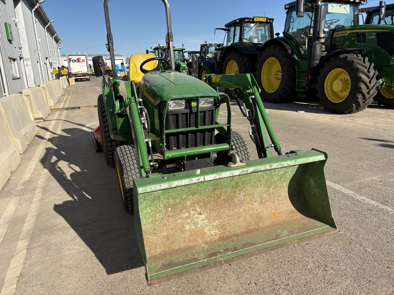 John Deere 3036E compact tractor with Loader - Malotraktor: obrázek 2 John Deere 3036E compact tractor with Loader - Malotraktor: obrázek 2