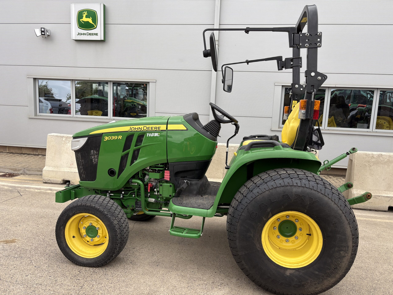 John Deere 3039R Compact Tractor - Malotraktor: obrázek 1 John Deere 3039R Compact Tractor - Malotraktor: obrázek 1