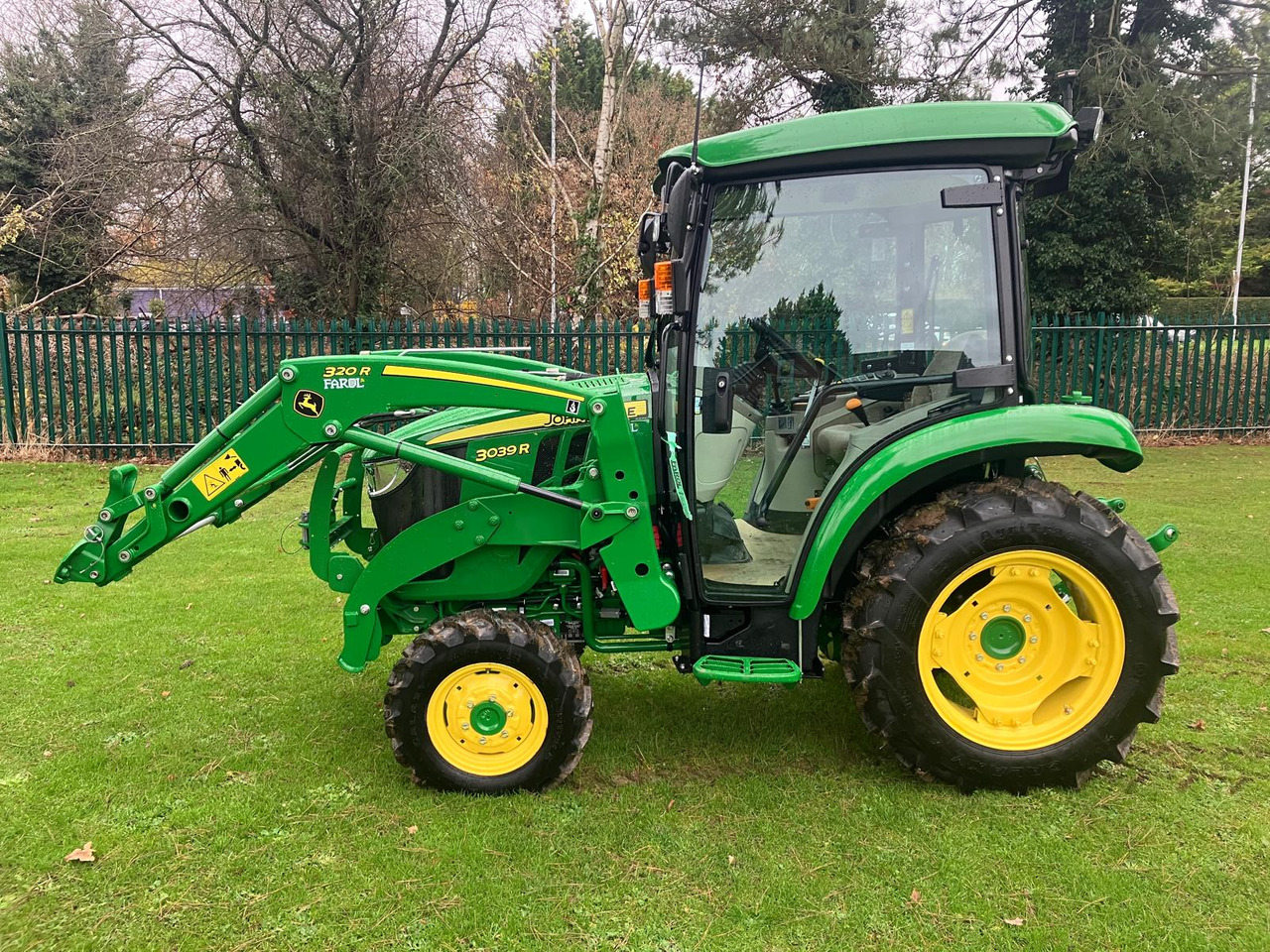 John Deere 3039R compact tractor - Malotraktor: obrázek 4 John Deere 3039R compact tractor - Malotraktor: obrázek 4