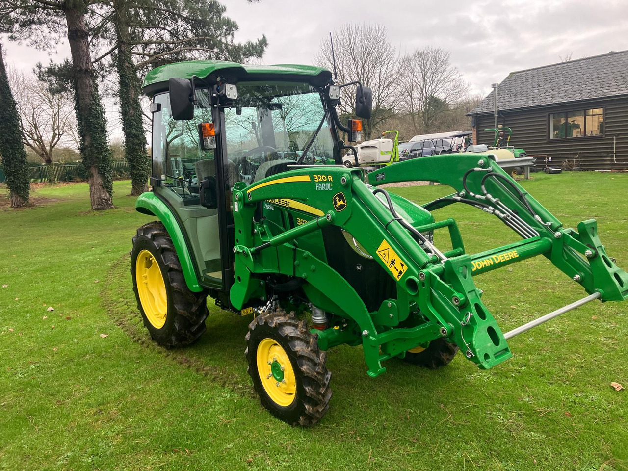 John Deere 3039R compact tractor - Malotraktor: obrázek 2 John Deere 3039R compact tractor - Malotraktor: obrázek 2