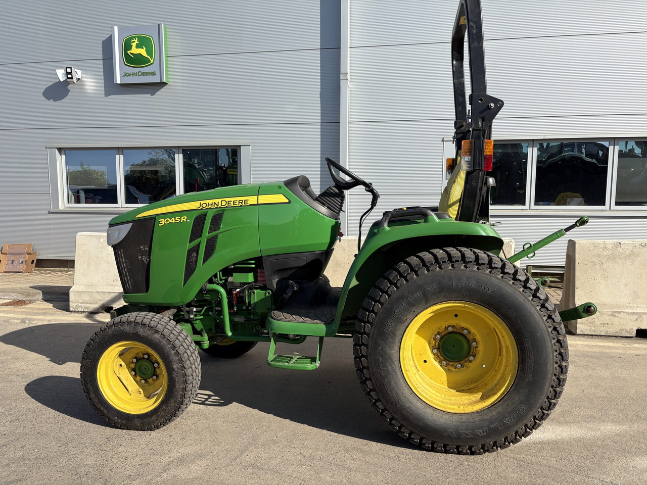 John Deere 3045R Compact Tractor - Malotraktor: obrázek 1 John Deere 3045R Compact Tractor - Malotraktor: obrázek 1