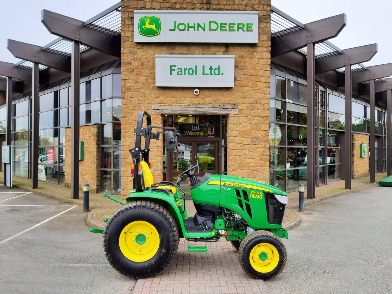 John Deere 3046R compact tractor - Malotraktor: obrázek 2 John Deere 3046R compact tractor - Malotraktor: obrázek 2