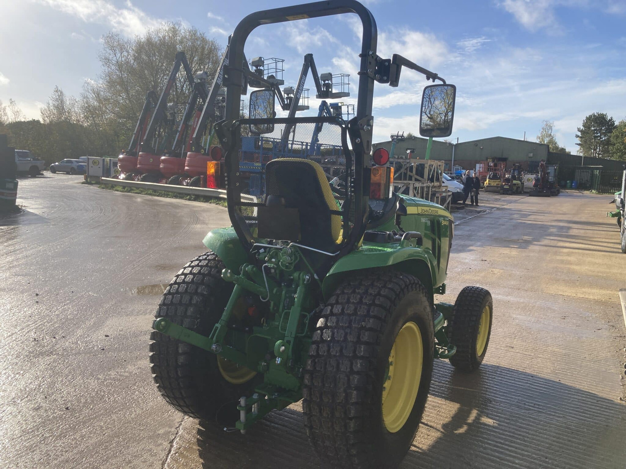 John Deere 3046R compact tractor - Malotraktor: obrázek 5 John Deere 3046R compact tractor - Malotraktor: obrázek 5