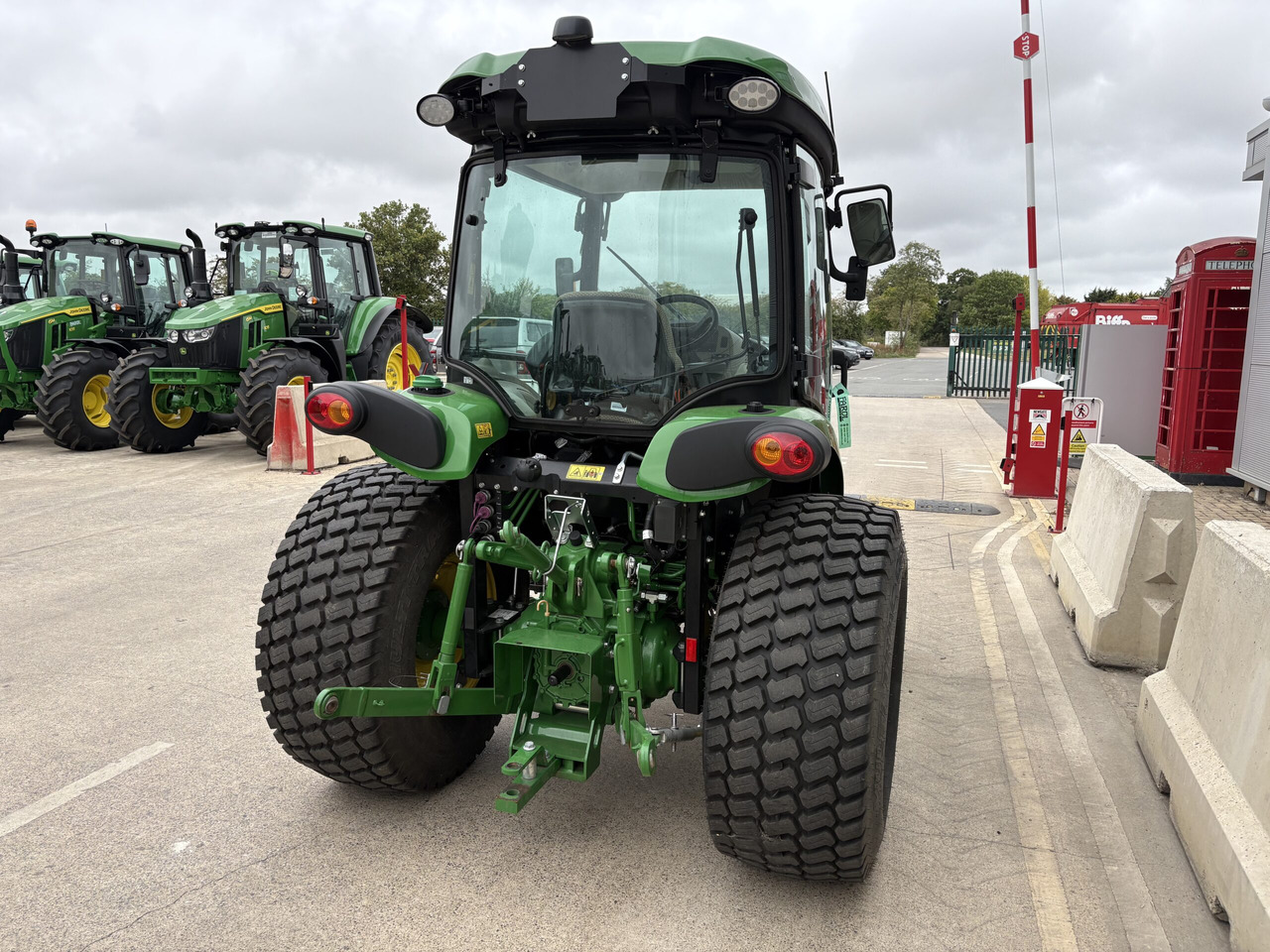 John Deere 4066R Compact Tractor - Malotraktor: obrázek 4 John Deere 4066R Compact Tractor - Malotraktor: obrázek 4