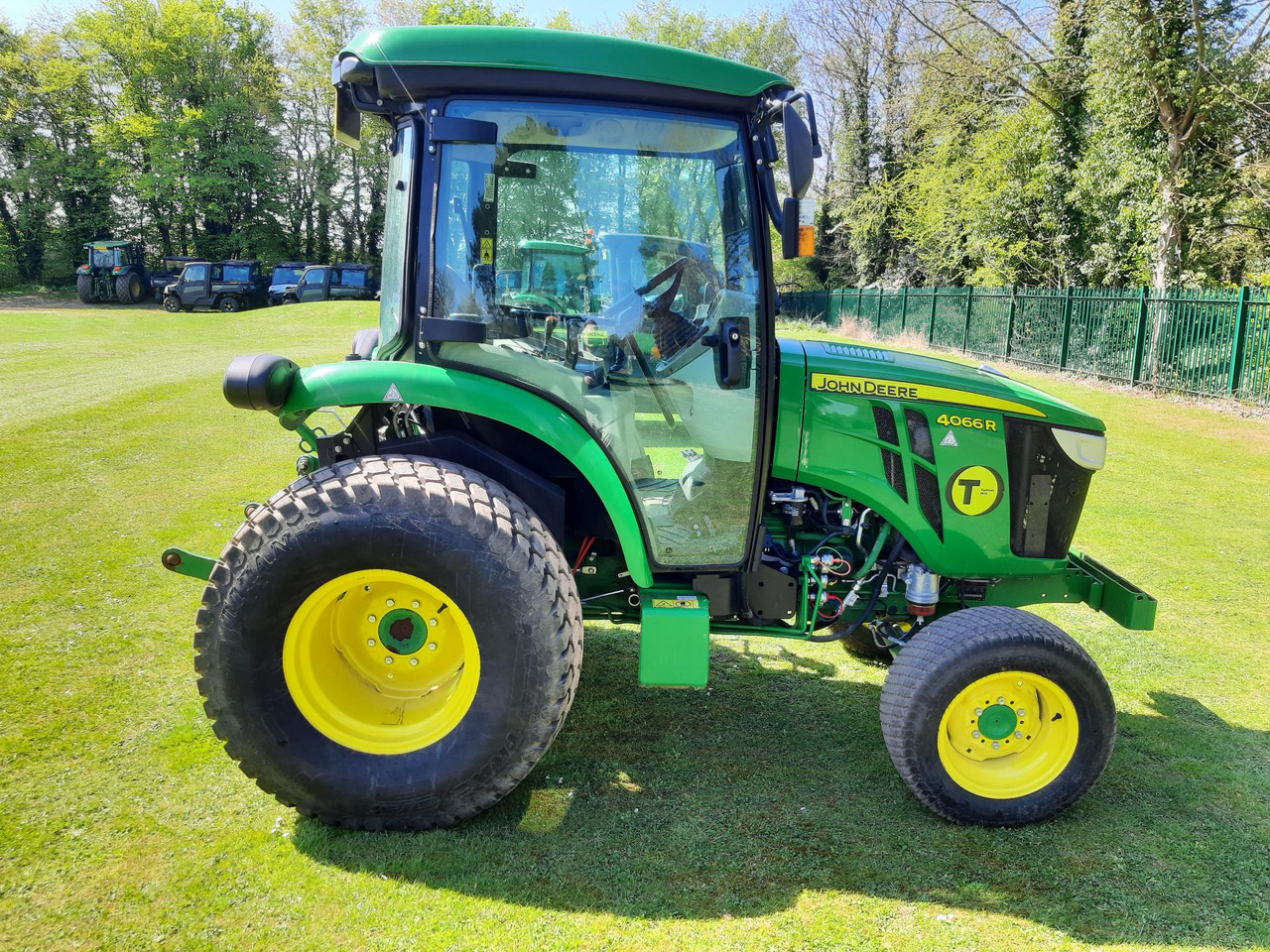 John Deere 4066R Compact Tractor - Malotraktor: obrázek 3 John Deere 4066R Compact Tractor - Malotraktor: obrázek 3