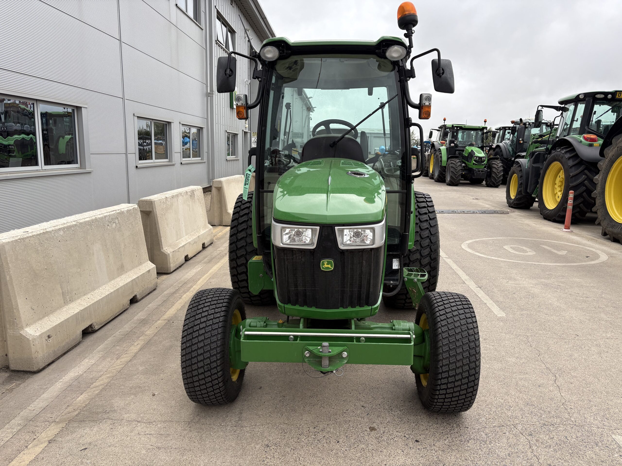 John Deere 4066R Compact Tractor - Malotraktor: obrázek 2 John Deere 4066R Compact Tractor - Malotraktor: obrázek 2