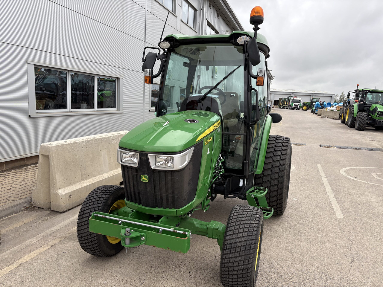 John Deere 4066R Compact Tractor - Malotraktor: obrázek 2 John Deere 4066R Compact Tractor - Malotraktor: obrázek 2