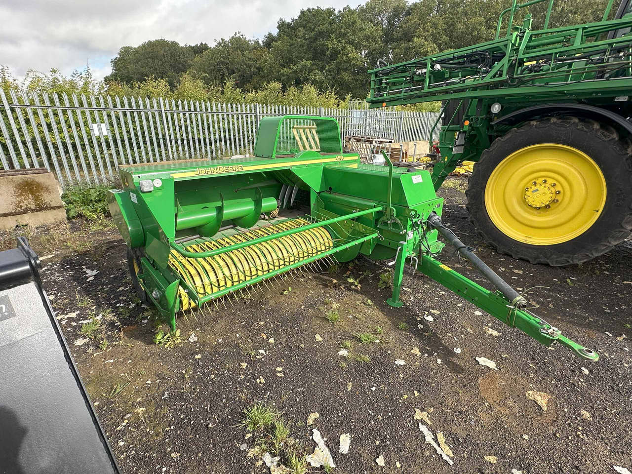 John Deere 459 baler - Lis na hranaté balíky: obrázek 3 John Deere 459 baler - Lis na hranaté balíky: obrázek 3