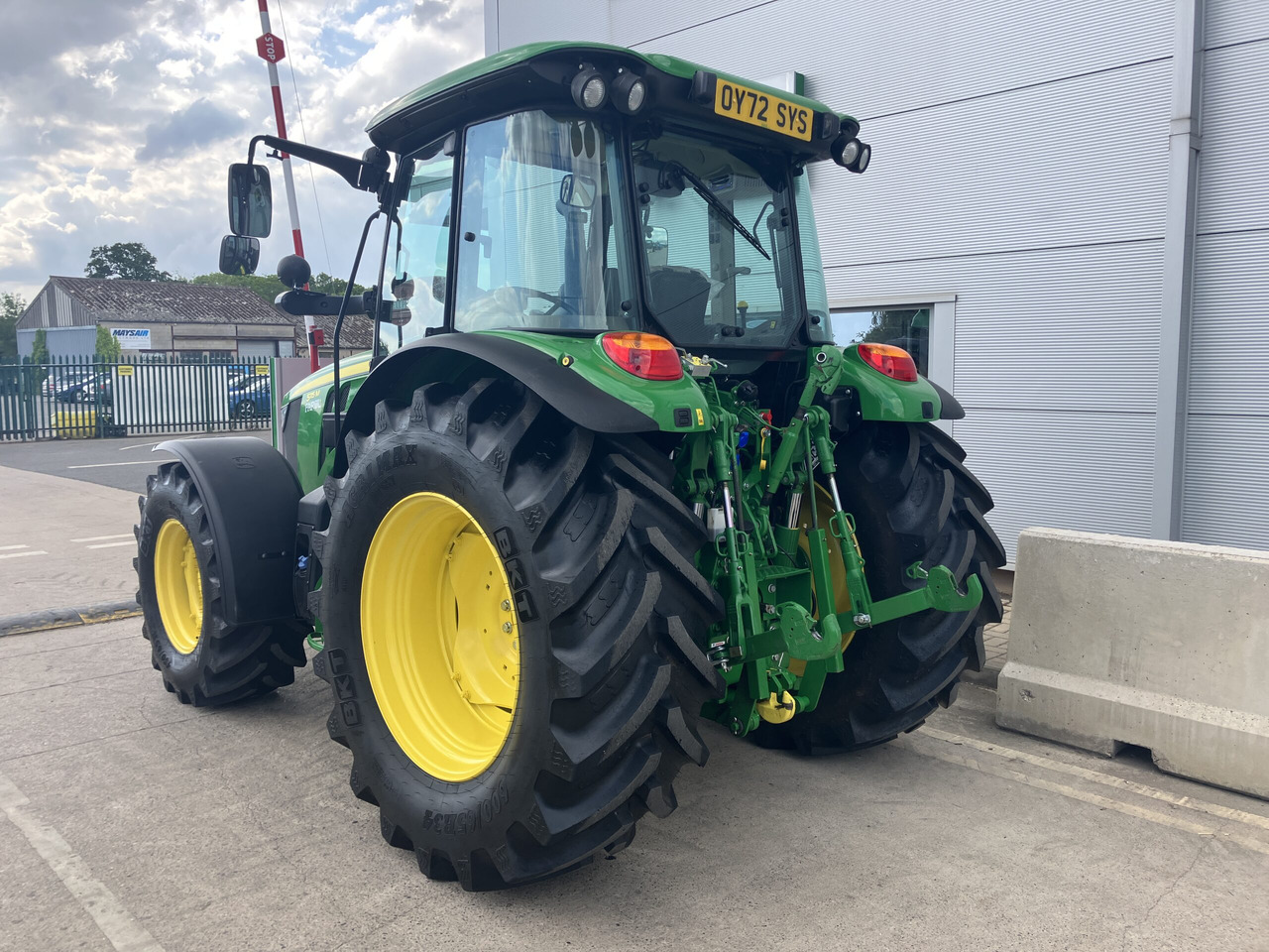 John Deere 5115M - Traktor: obrázek 3 John Deere 5115M - Traktor: obrázek 3