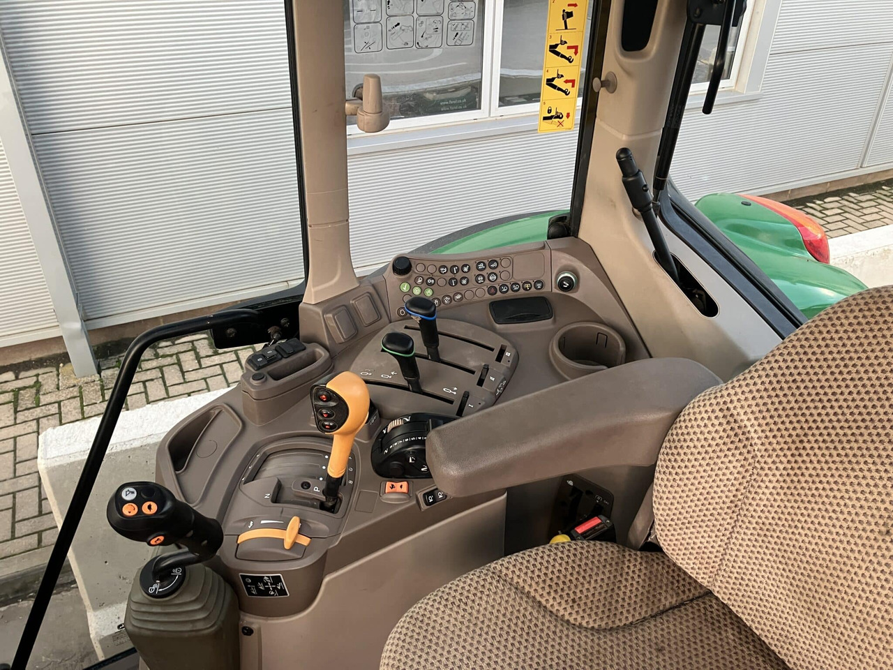 Traktor John Deere 6120M: obrázek 12