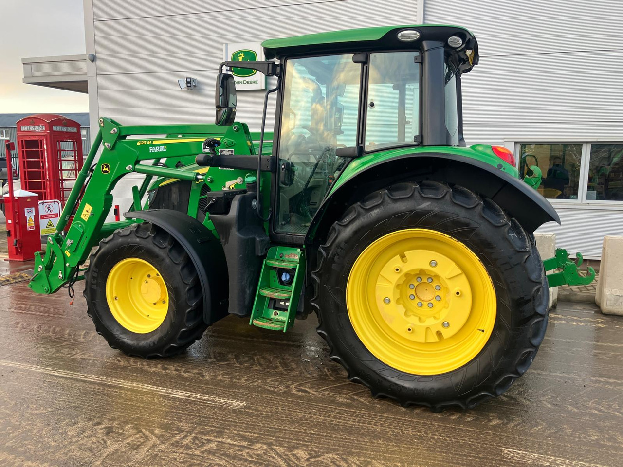 John Deere 6120M - Traktor: obrázek 4 John Deere 6120M - Traktor: obrázek 4