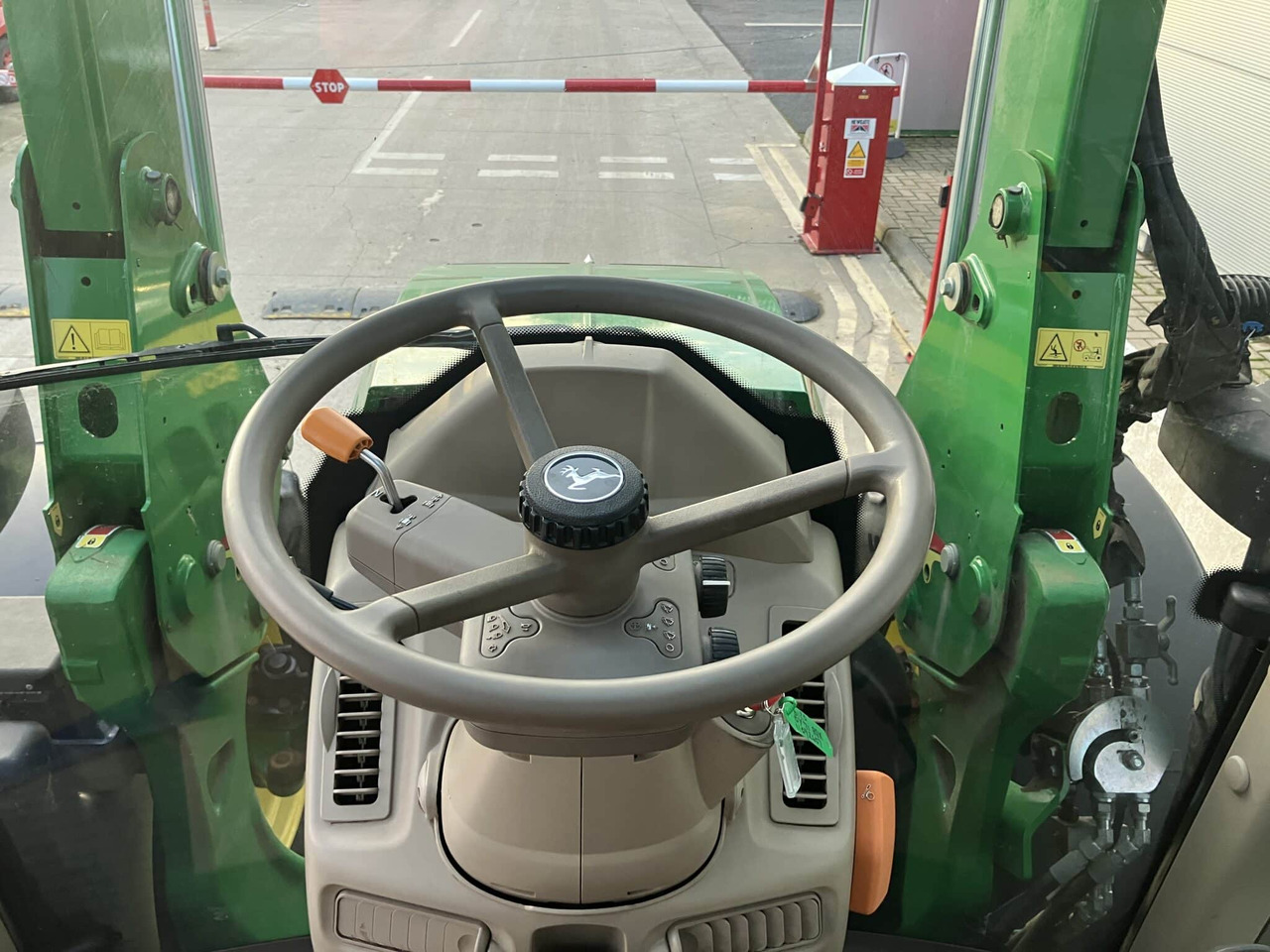 Traktor John Deere 6120M: obrázek 13
