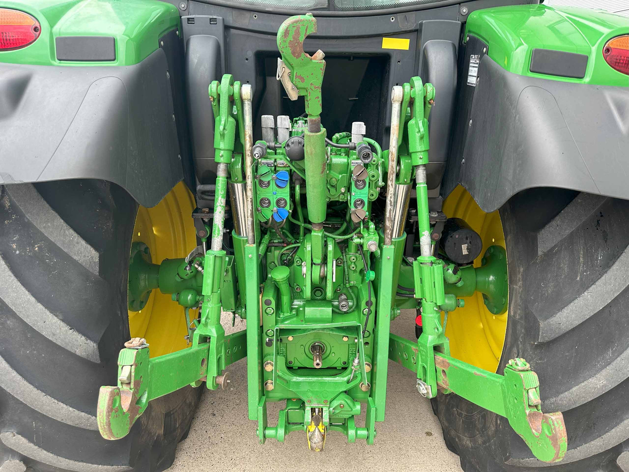 John Deere 6125R - Traktor: obrázek 4 John Deere 6125R - Traktor: obrázek 4