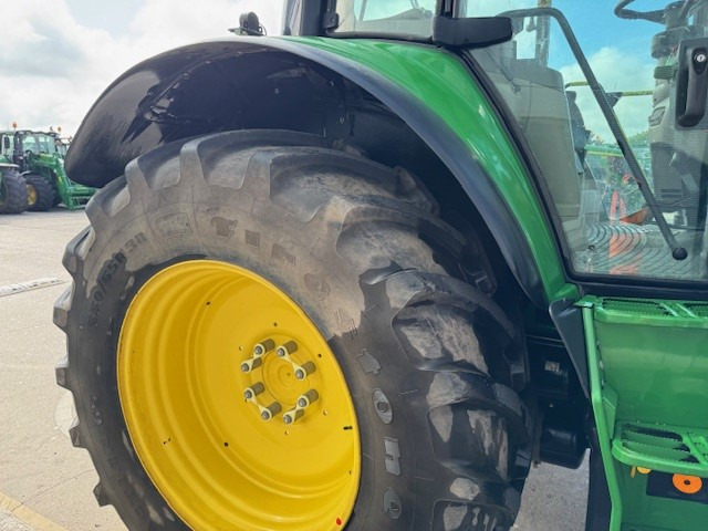 Traktor John Deere 6155M: obrázek 8