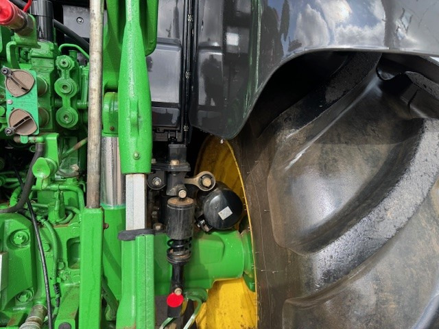 Traktor John Deere 6155M: obrázek 12