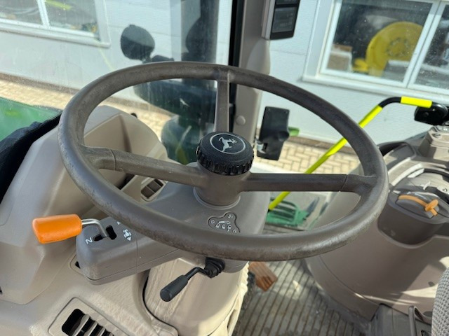 Traktor John Deere 6155M: obrázek 18
