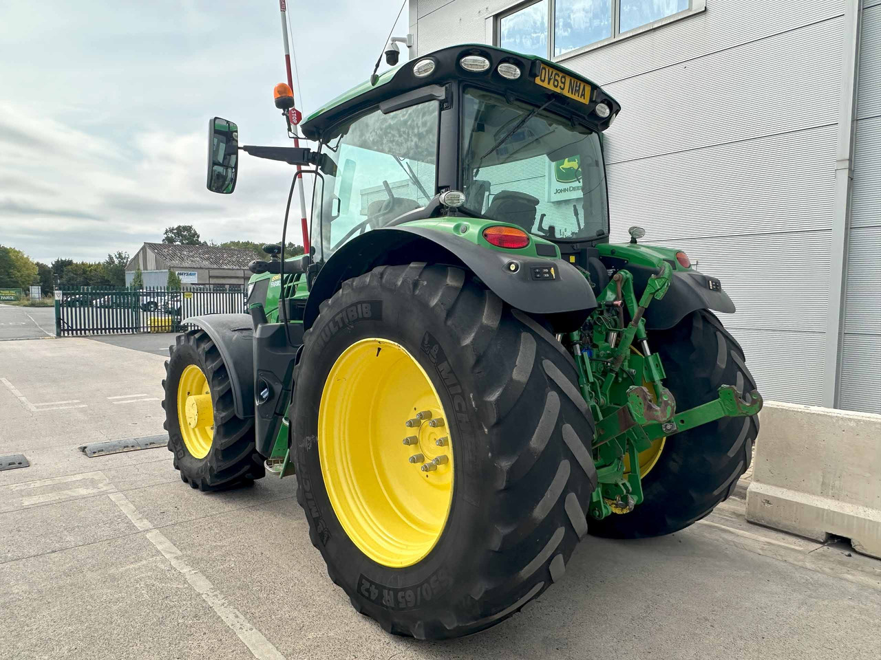 John Deere 6155R - Traktor: obrázek 3 John Deere 6155R - Traktor: obrázek 3