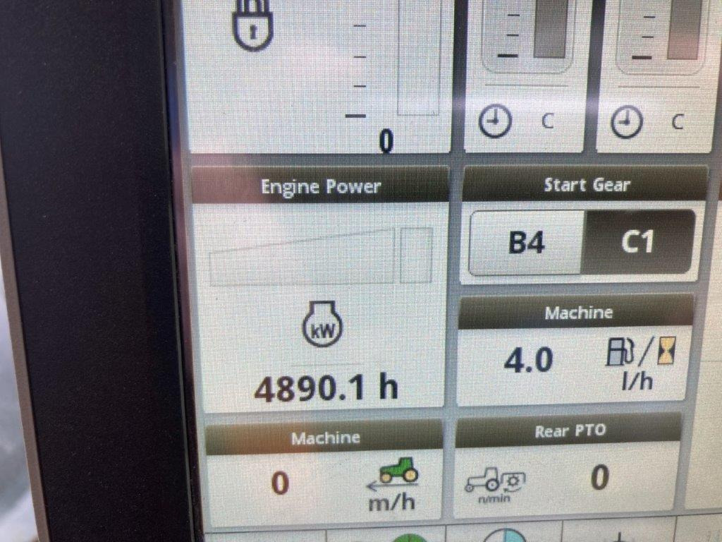 John Deere 6155R - Traktor: obrázek 2 John Deere 6155R - Traktor: obrázek 2