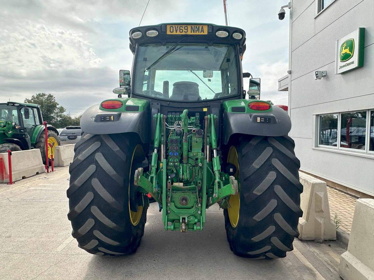 John Deere 6155R - Traktor: obrázek 4 John Deere 6155R - Traktor: obrázek 4