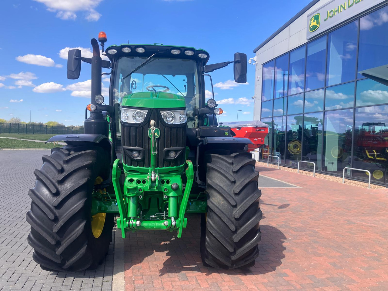 John Deere 6195R - Traktor: obrázek 2 John Deere 6195R - Traktor: obrázek 2