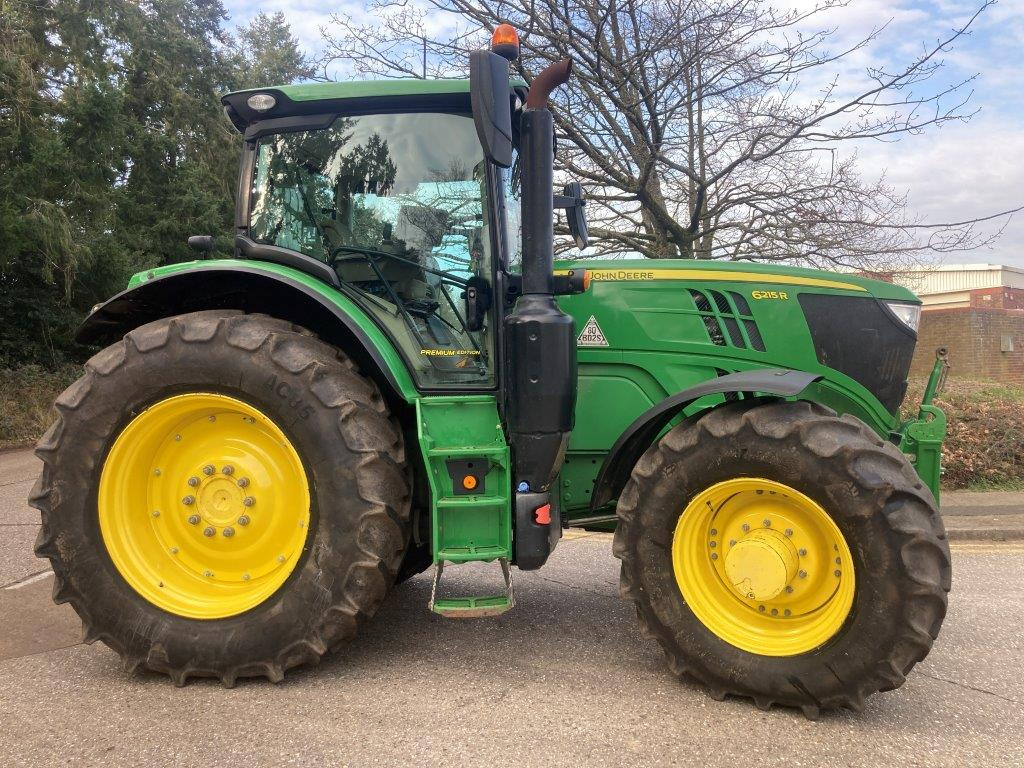 John Deere 6215R - Traktor: obrázek 1 John Deere 6215R - Traktor: obrázek 1