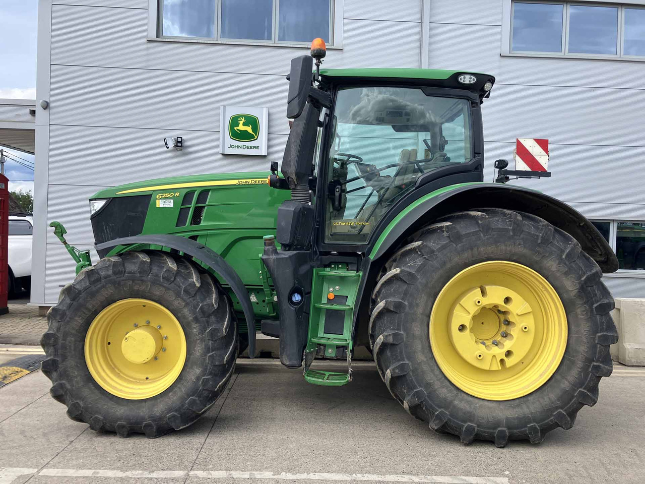 John Deere 6250R - Traktor: obrázek 2 John Deere 6250R - Traktor: obrázek 2