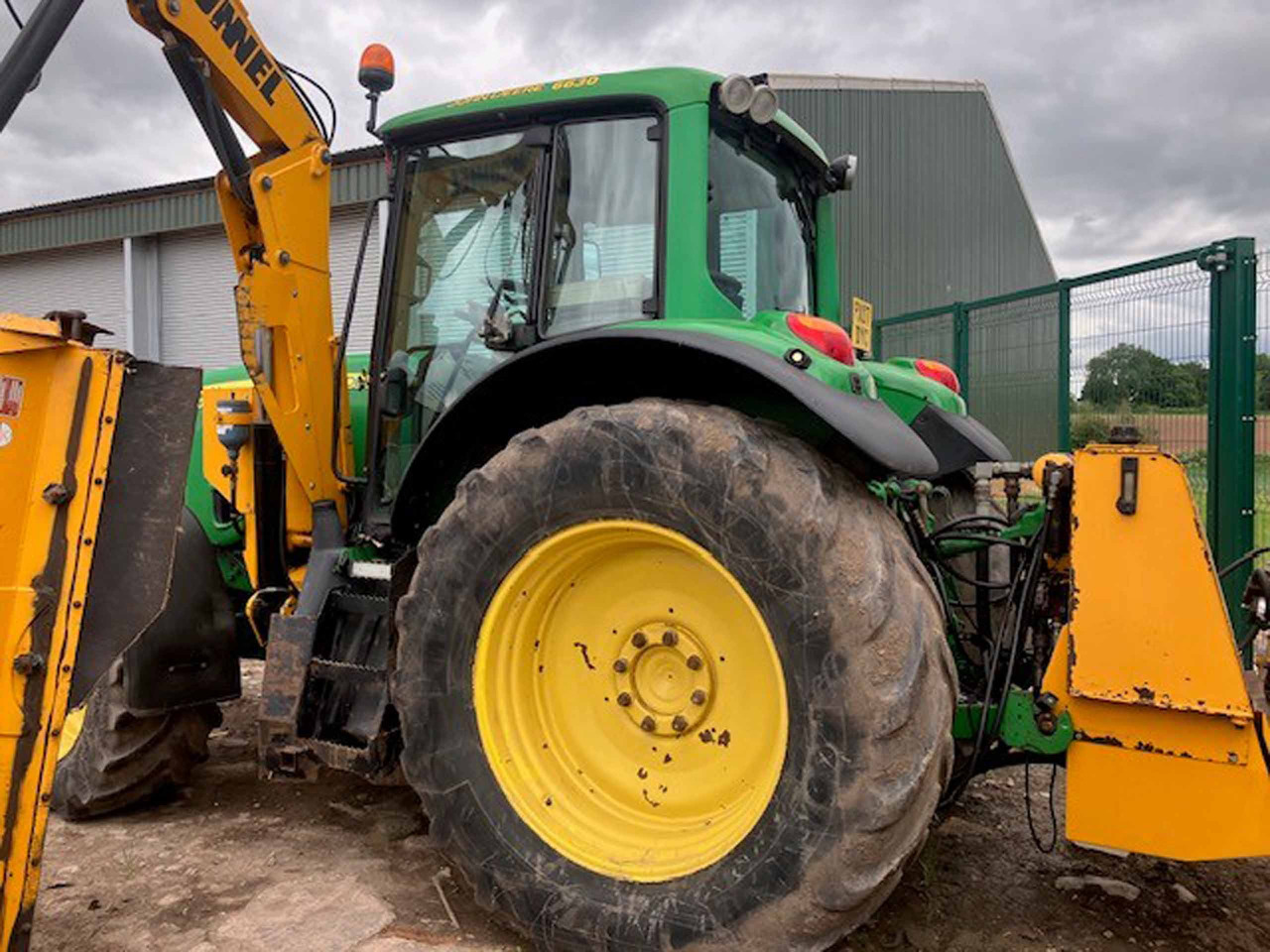 John Deere 6630 Premium + McConnel Mid mount hedgecutter - Traktor: obrázek 3 John Deere 6630 Premium + McConnel Mid mount hedgecutter - Traktor: obrázek 3