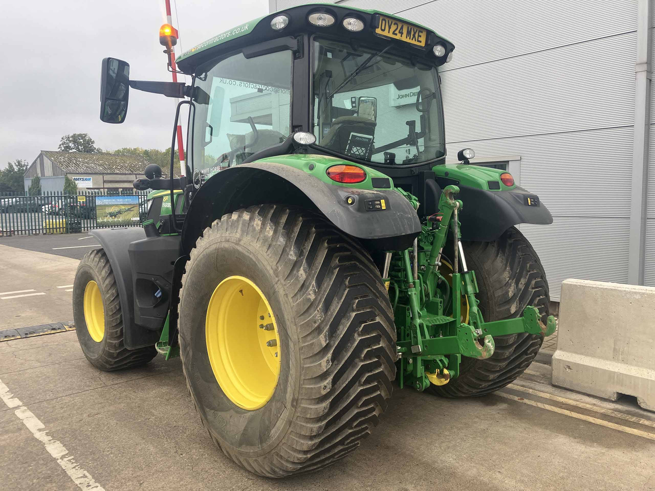 John Deere 6R 130 - Traktor: obrázek 3 John Deere 6R 130 - Traktor: obrázek 3