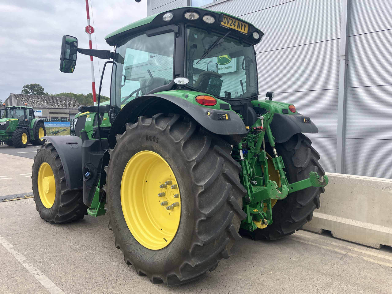 John Deere 6R 155 - Traktor: obrázek 3 John Deere 6R 155 - Traktor: obrázek 3