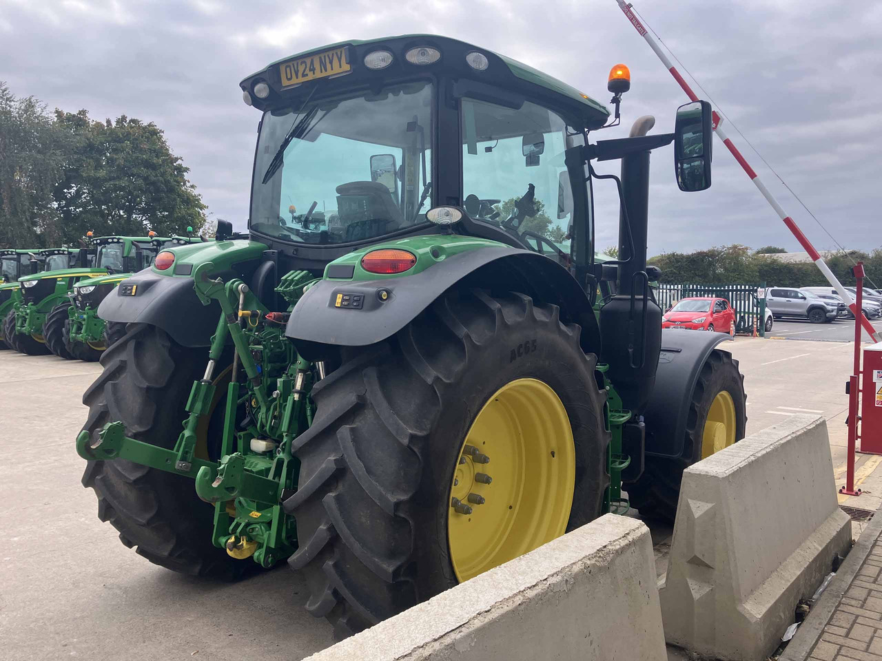 John Deere 6R 155 - Traktor: obrázek 5 John Deere 6R 155 - Traktor: obrázek 5