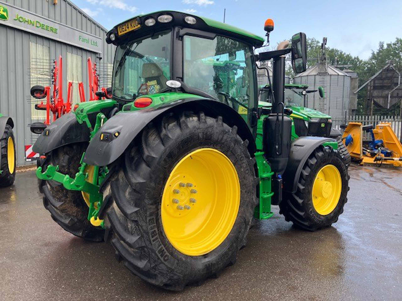 John Deere 6R 185 - Traktor: obrázek 2 John Deere 6R 185 - Traktor: obrázek 2