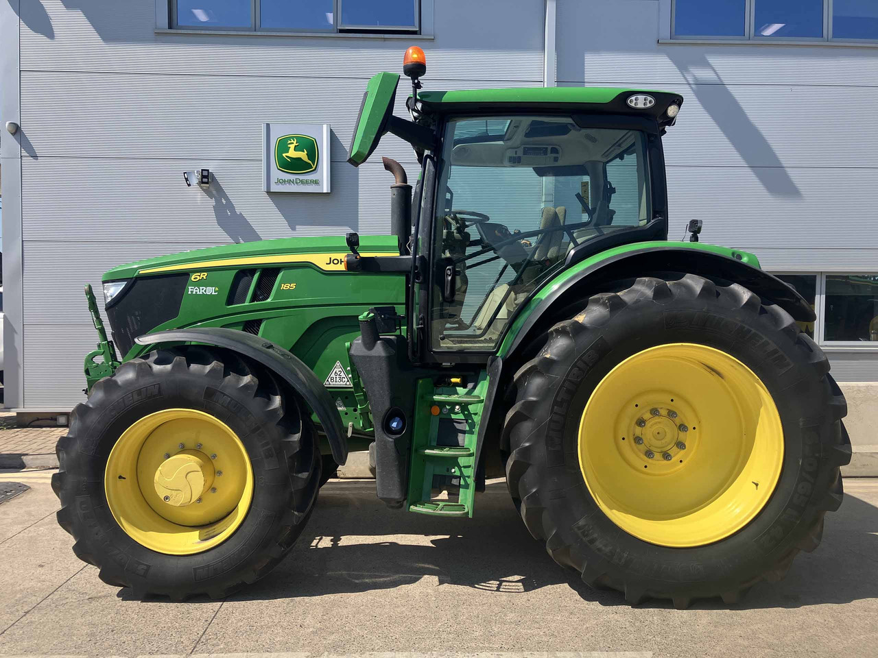 John Deere 6R 185 - Traktor: obrázek 2 John Deere 6R 185 - Traktor: obrázek 2