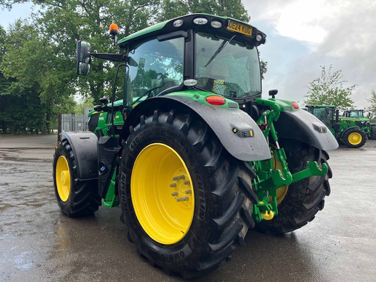 John Deere 6R 185 - Traktor: obrázek 4 John Deere 6R 185 - Traktor: obrázek 4