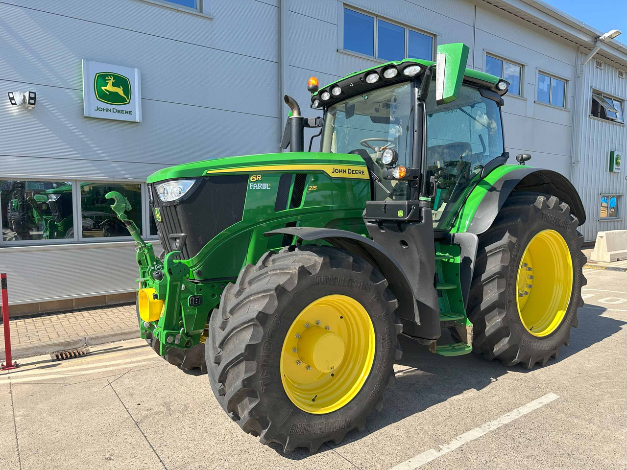 John Deere 6R 215 - Traktor: obrázek 1 John Deere 6R 215 - Traktor: obrázek 1
