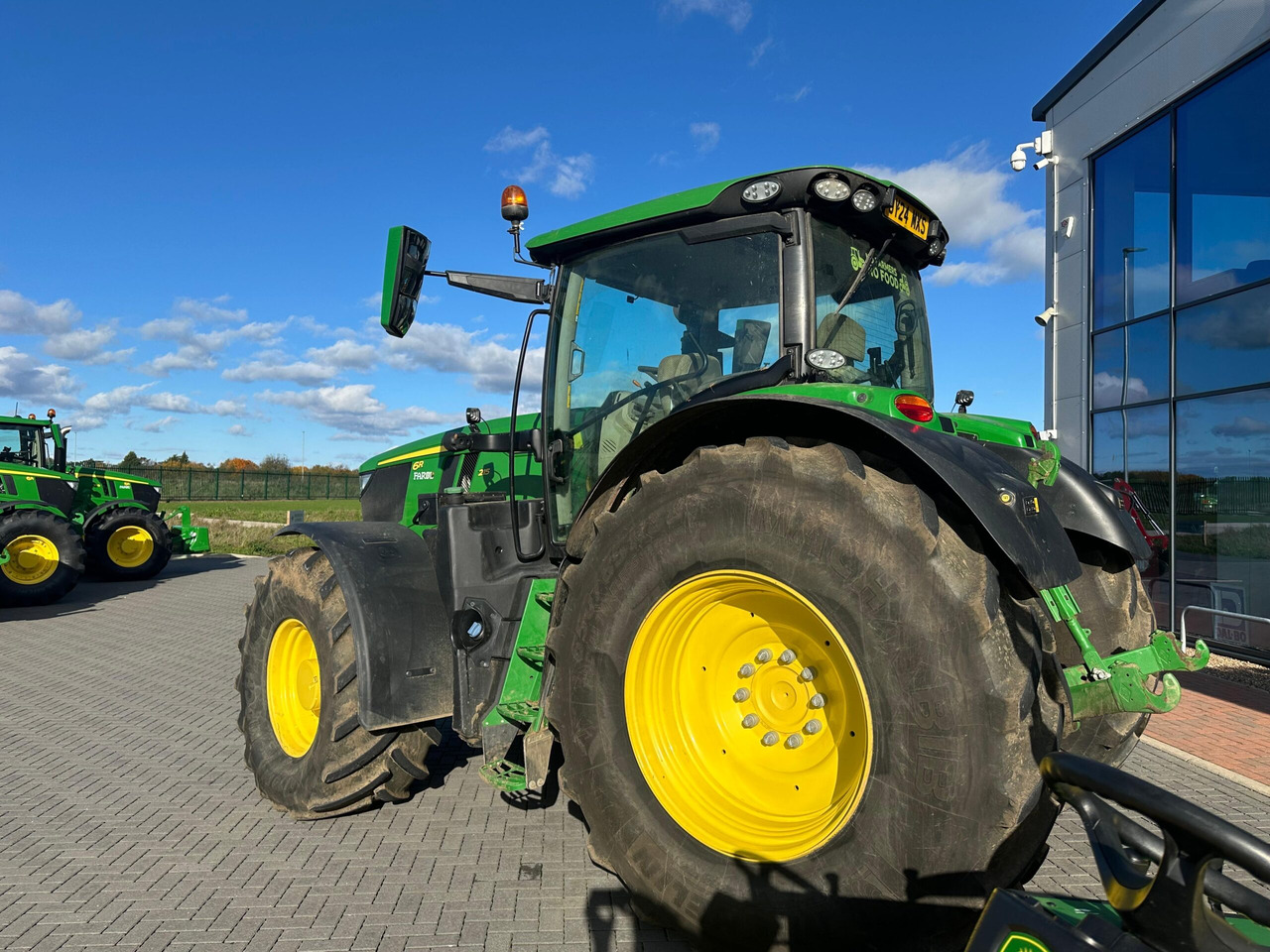 John Deere 6R 215 - Traktor: obrázek 5 John Deere 6R 215 - Traktor: obrázek 5