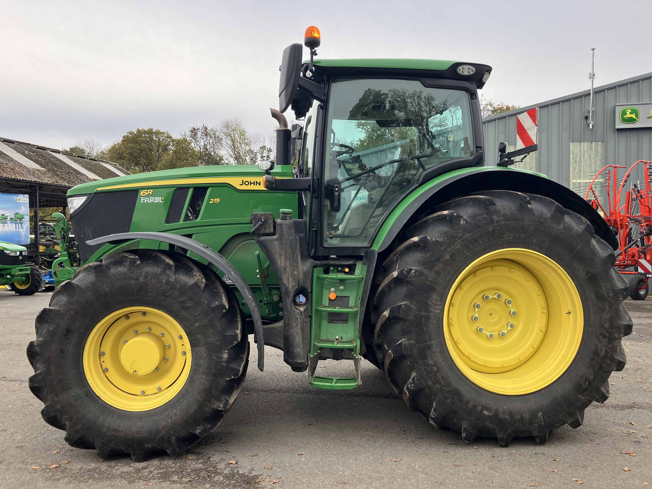 John Deere 6R 215 - Traktor: obrázek 2 John Deere 6R 215 - Traktor: obrázek 2