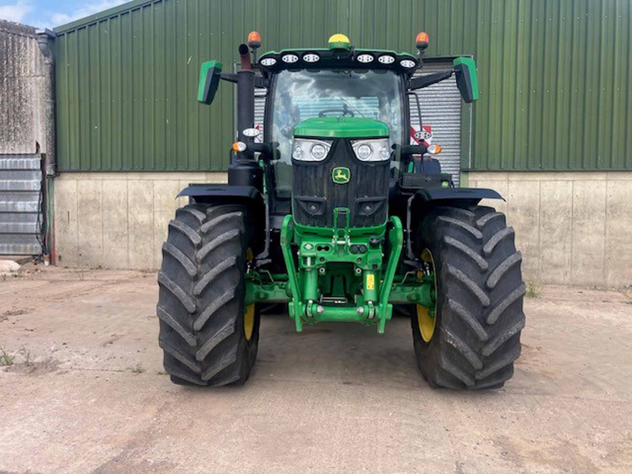 John Deere 6R 215 - Traktor: obrázek 3 John Deere 6R 215 - Traktor: obrázek 3