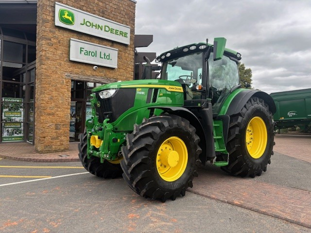 John Deere 6R 215 - Traktor: obrázek 1 John Deere 6R 215 - Traktor: obrázek 1