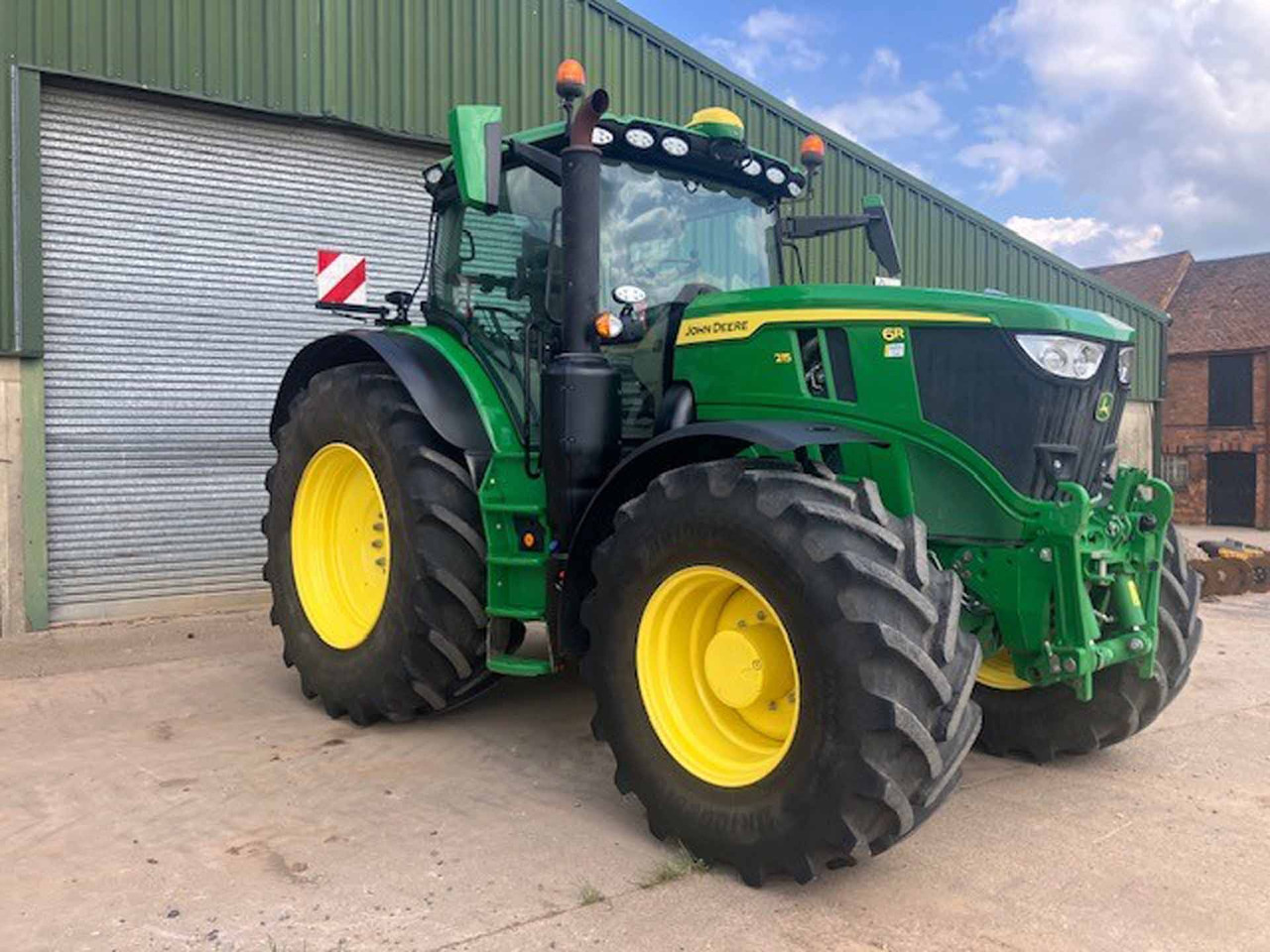 John Deere 6R 215 - Traktor: obrázek 2 John Deere 6R 215 - Traktor: obrázek 2