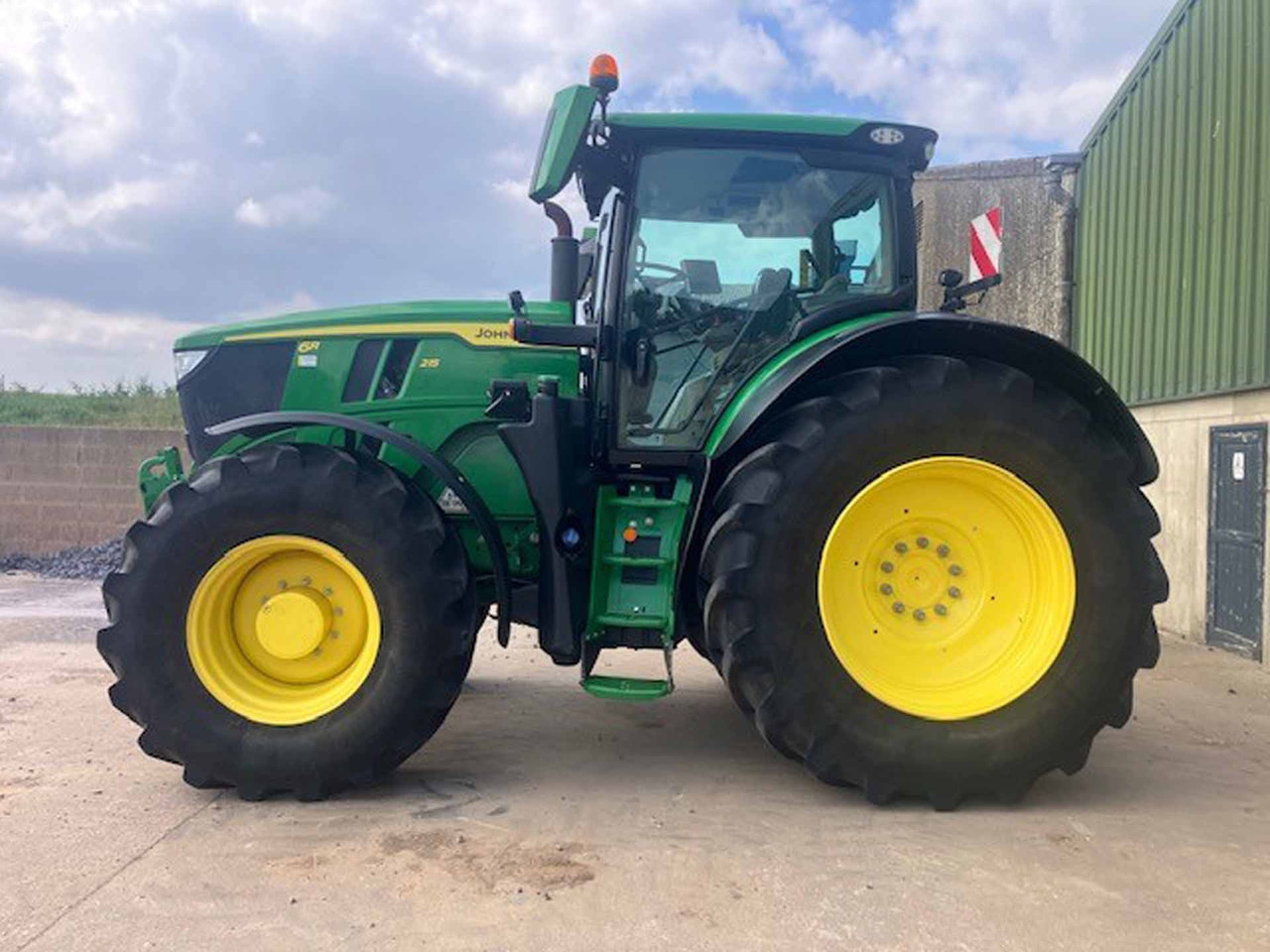 John Deere 6R 215 - Traktor: obrázek 5 John Deere 6R 215 - Traktor: obrázek 5