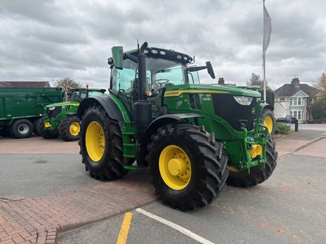 John Deere 6R 215 - Traktor: obrázek 2 John Deere 6R 215 - Traktor: obrázek 2