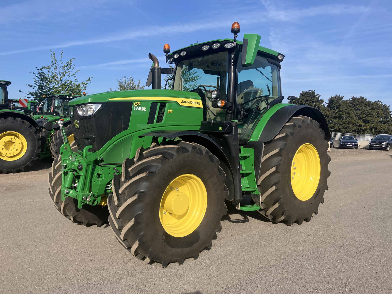 John Deere 6R 215 - Traktor: obrázek 1 John Deere 6R 215 - Traktor: obrázek 1