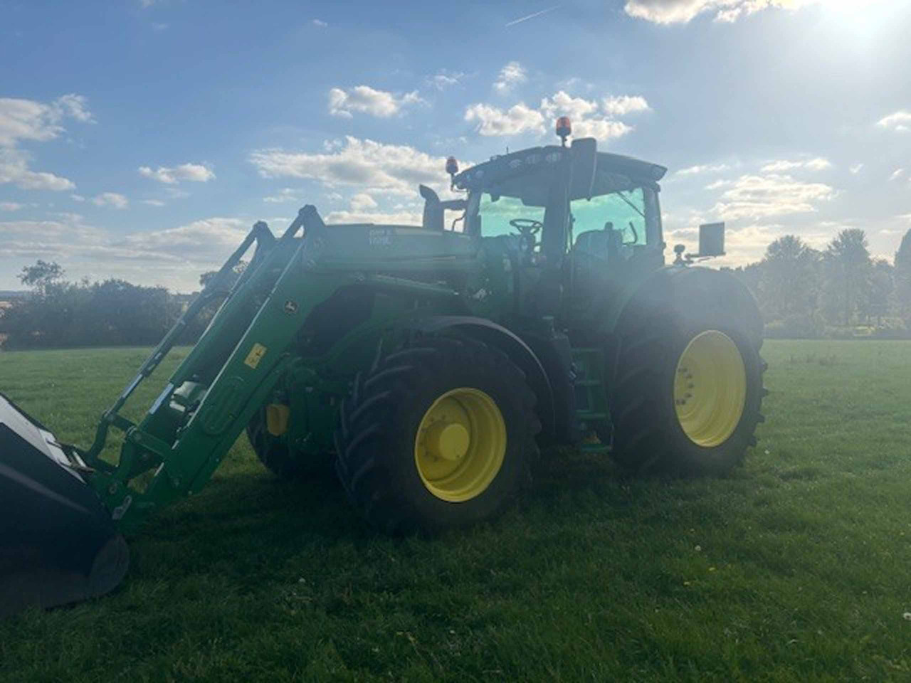 John Deere 6R 250 + 683R - Traktor: obrázek 2 John Deere 6R 250 + 683R - Traktor: obrázek 2