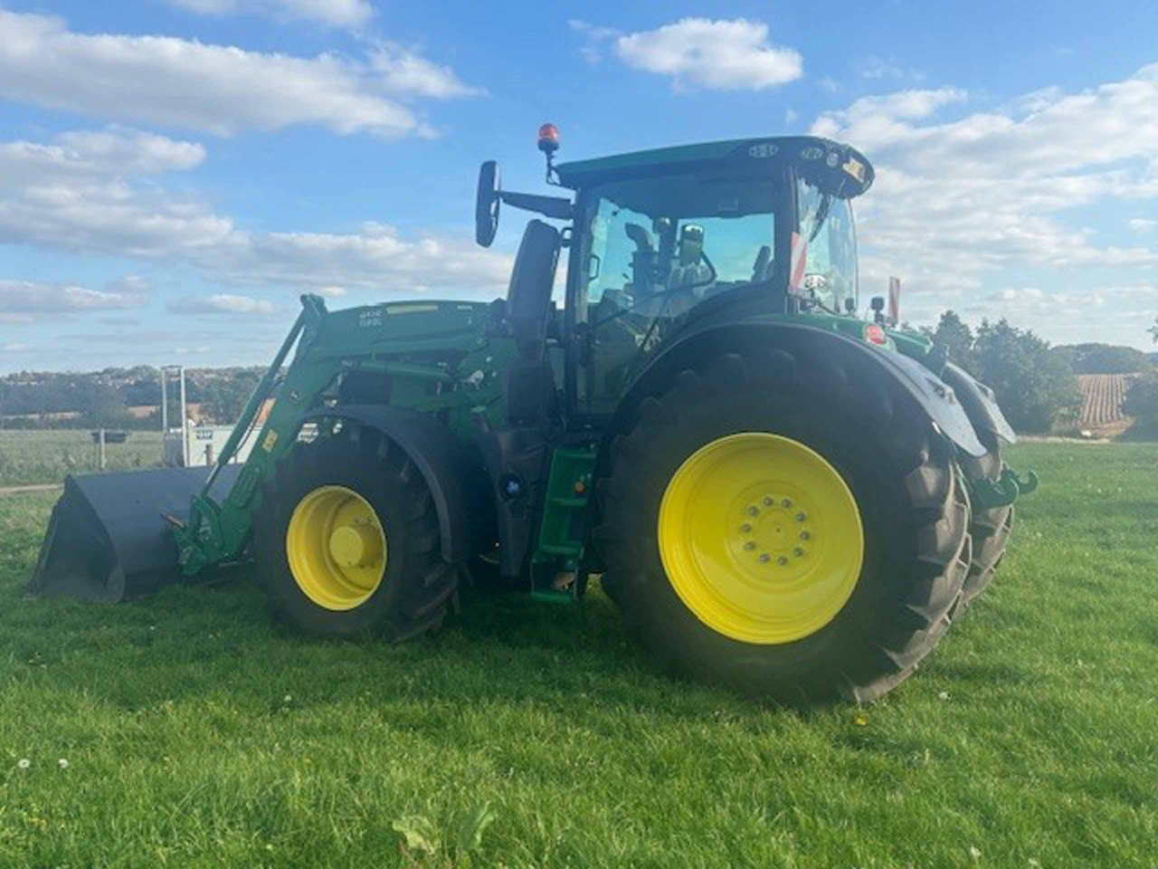 John Deere 6R 250 + 683R - Traktor: obrázek 4 John Deere 6R 250 + 683R - Traktor: obrázek 4