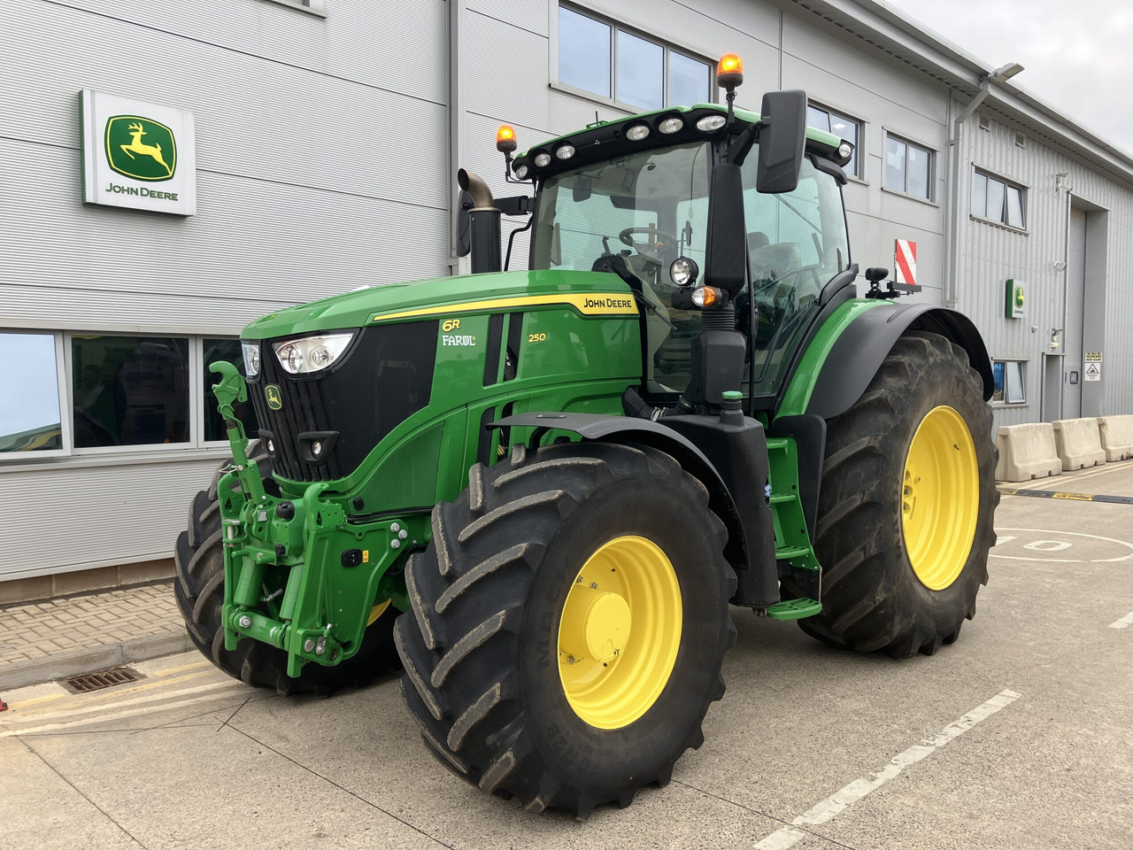 John Deere 6R 250 - Traktor: obrázek 1 John Deere 6R 250 - Traktor: obrázek 1