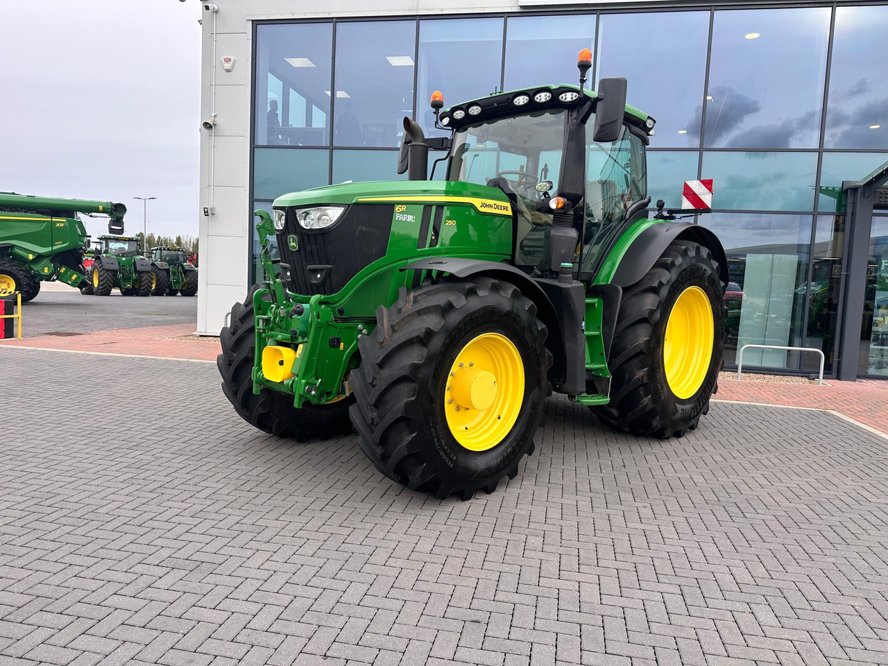 John Deere 6R 250 - Traktor: obrázek 1 John Deere 6R 250 - Traktor: obrázek 1