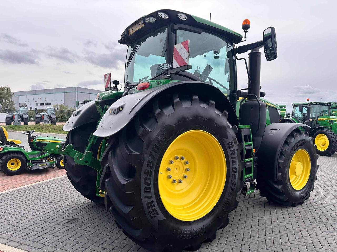 John Deere 6R 250 - Traktor: obrázek 5 John Deere 6R 250 - Traktor: obrázek 5